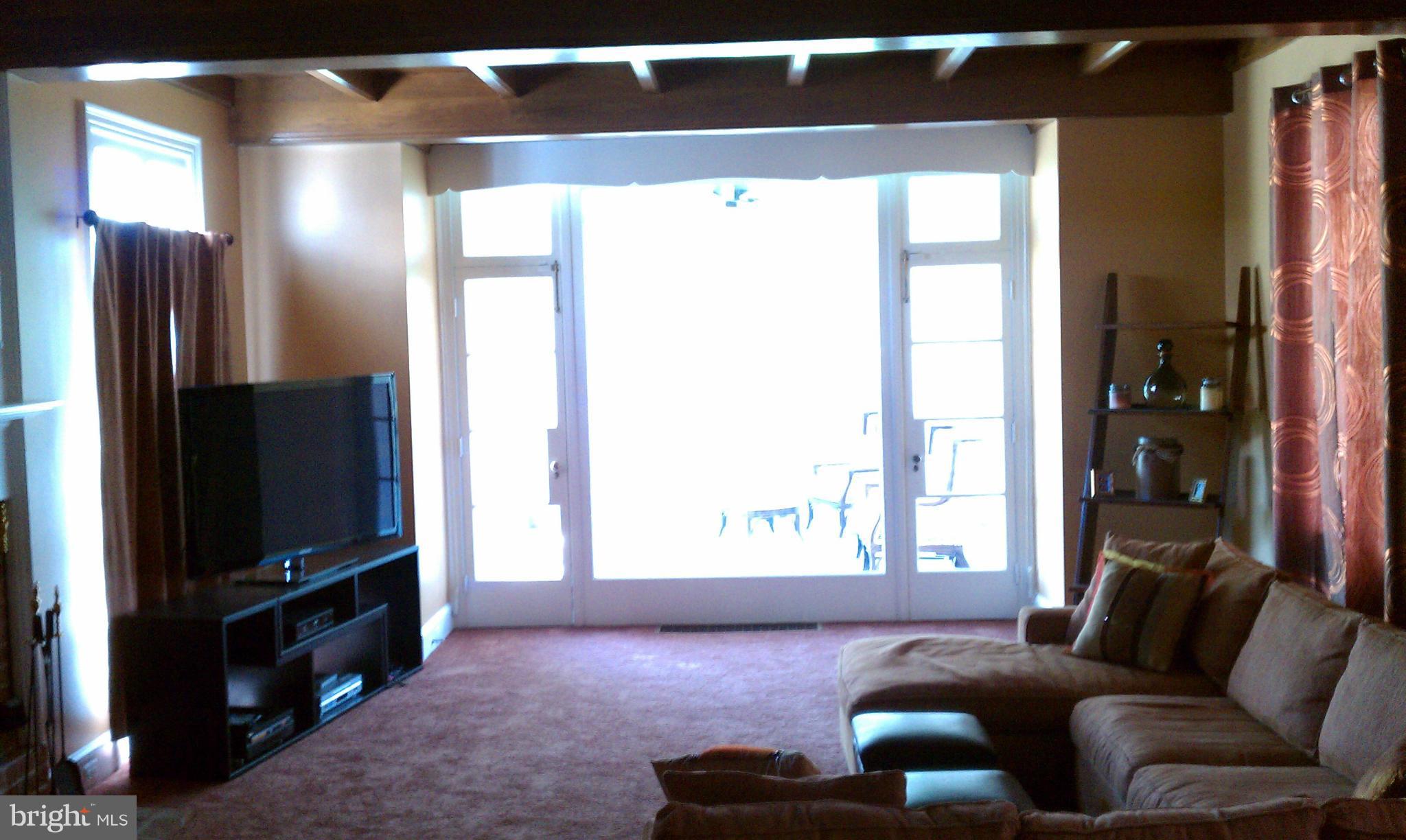 4007 Old Court Road Baltimore, MD 21208 - Photo 10 of 30 Living Room