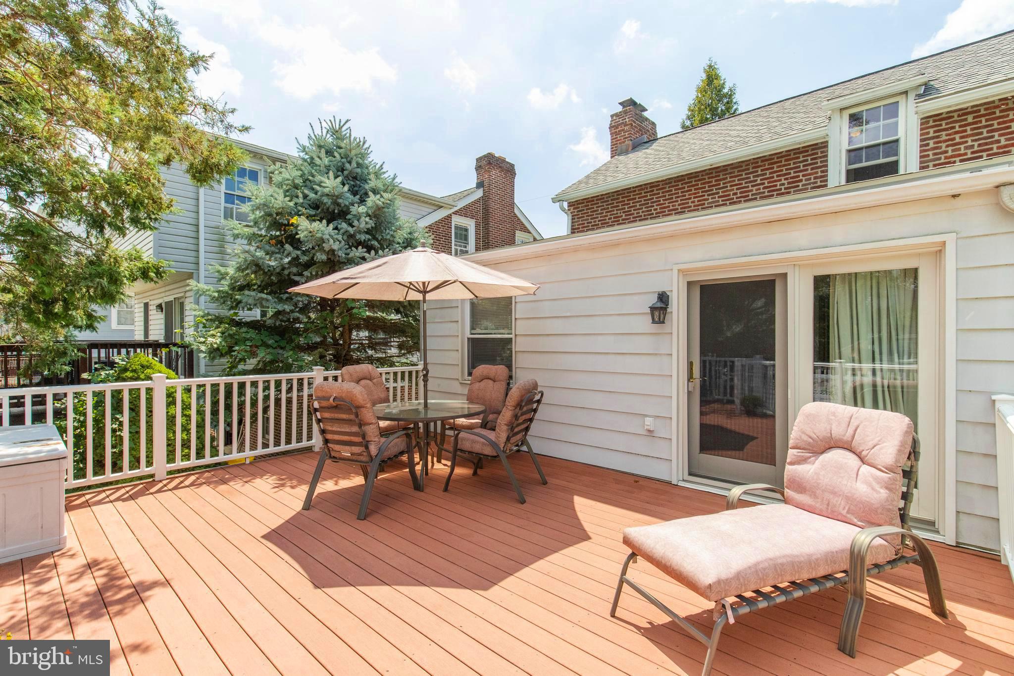 157 Upland Road Havertown, PA 19083 - Photo 11 of 38 16 x 20 Trex Deck