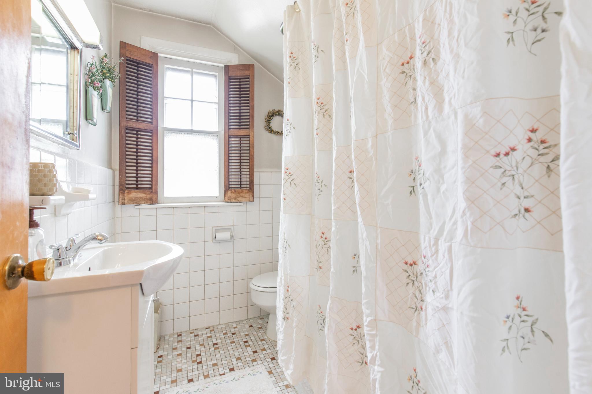 157 Upland Road Havertown, PA 19083 - Photo 31 of 38 Hall Bath
