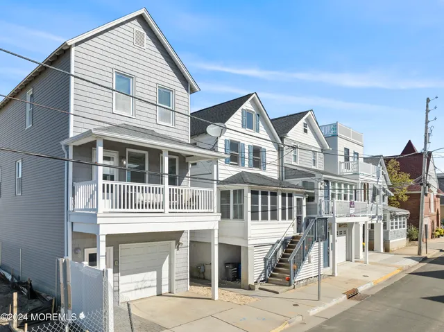 a view of a large white building