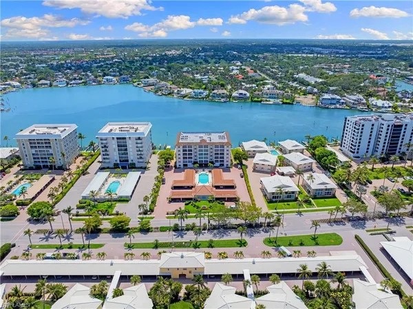 $8,000 | 2600 Gulf Shore Boulevard North, Unit 54, Naples, FL 34103