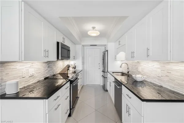 $8,000 | 2600 Gulf Shore Boulevard North, Unit 54, Naples, FL 34103