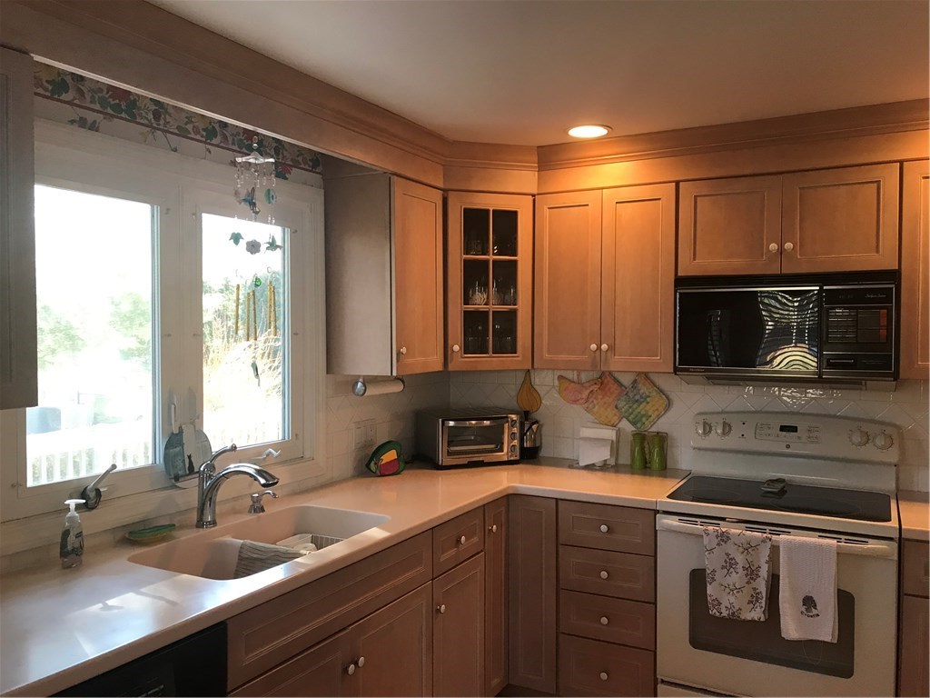158 West Blue Ridge Road Cranston, RI 02920 - Photo 11 of 38 Gallery Image 11