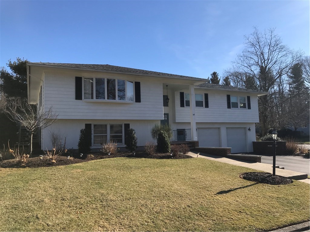 158 West Blue Ridge Road Cranston, RI 02920 - Photo 3 of 38 Gallery Image 3