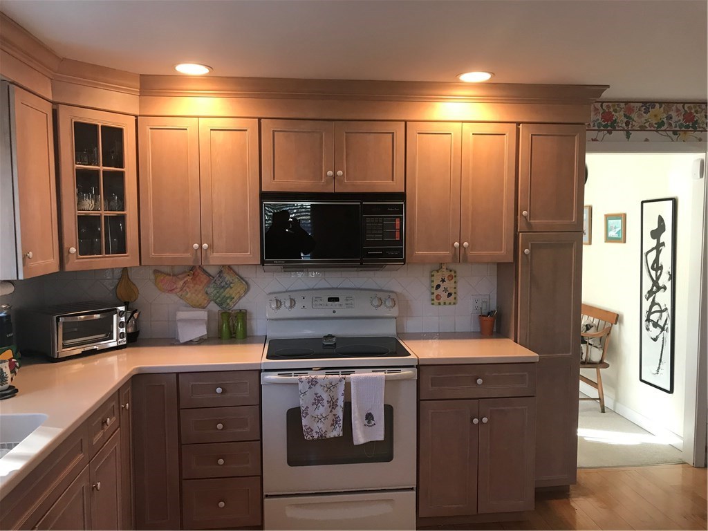 158 West Blue Ridge Road Cranston, RI 02920 - Photo 6 of 38 Gallery Image 6