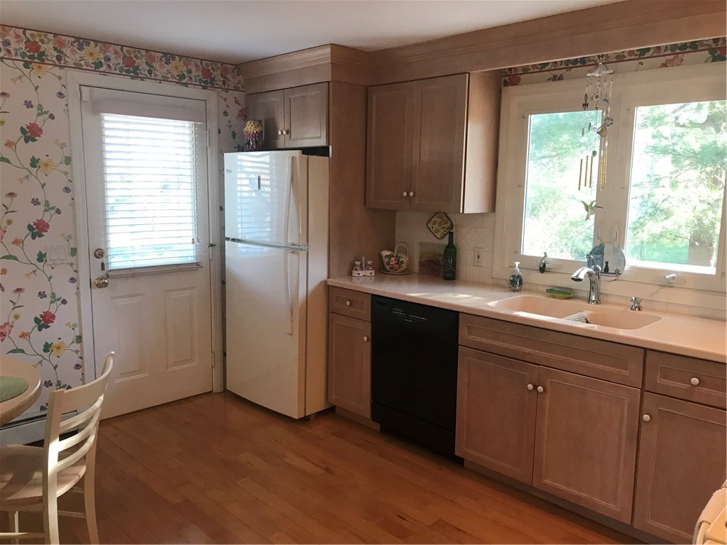 158 West Blue Ridge Road Cranston, RI 02920 - Photo 8 of 38 Gallery Image 8