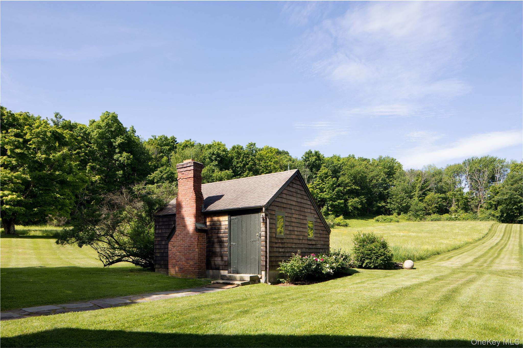 6-8 Old Killearn Road Millbrook, NY 12545 - Photo 23 of 27