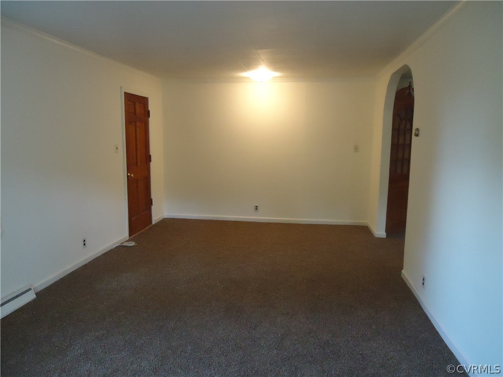 343 Raines Tavern Road Farmville, VA 23901 - Photo 15 of 35 Spacious Living Room