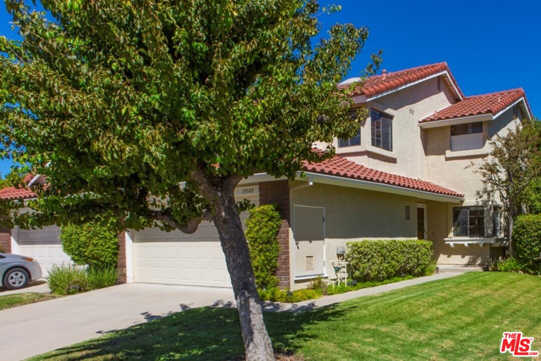 19549 Crystal Ridge Lane Porter Ranch, CA 91326 - Photo 3 of 37