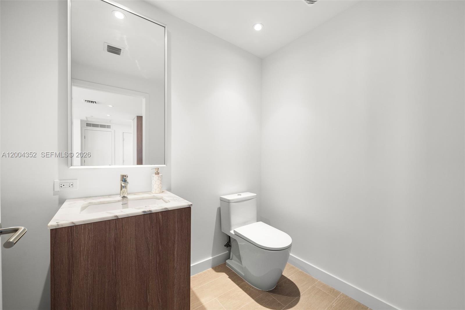 500 Alton Road, Unit 1707 Miami Beach, FL 33139 - Photo 36 of 52 Gallery Image 36