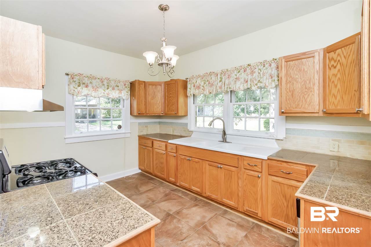 120 Margaret Street Mobile, AL 36607 - Photo 12 of 38