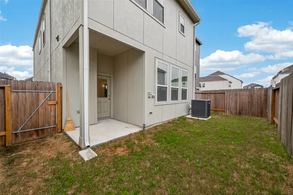 $2,300 | 11413 Velvet Fld Drive, Houston, TX 77047