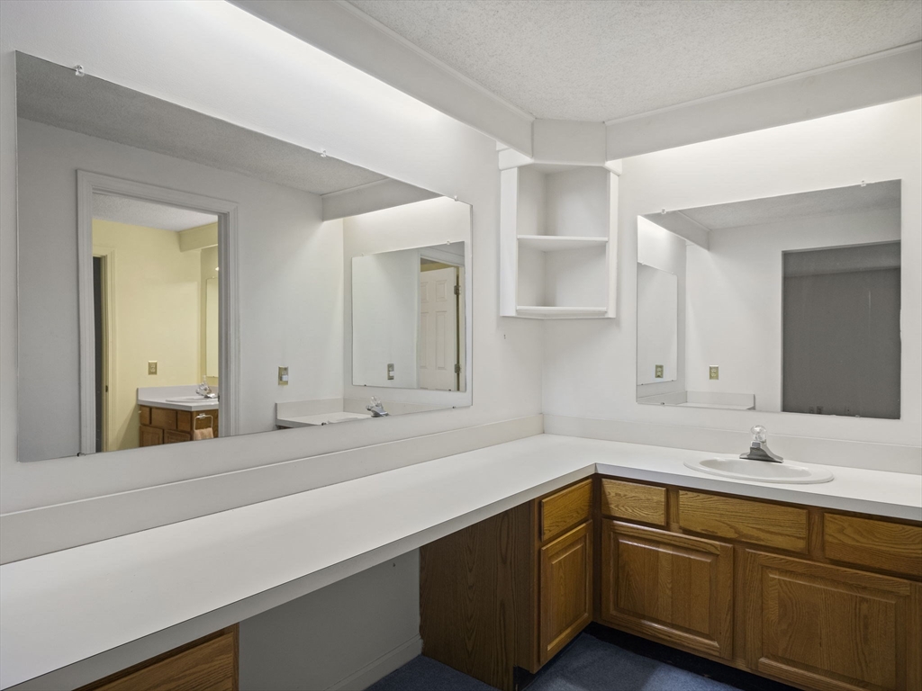 903 Foxwood Circle, Unit 903 Peabody, MA 01960 - Photo 13 of 41