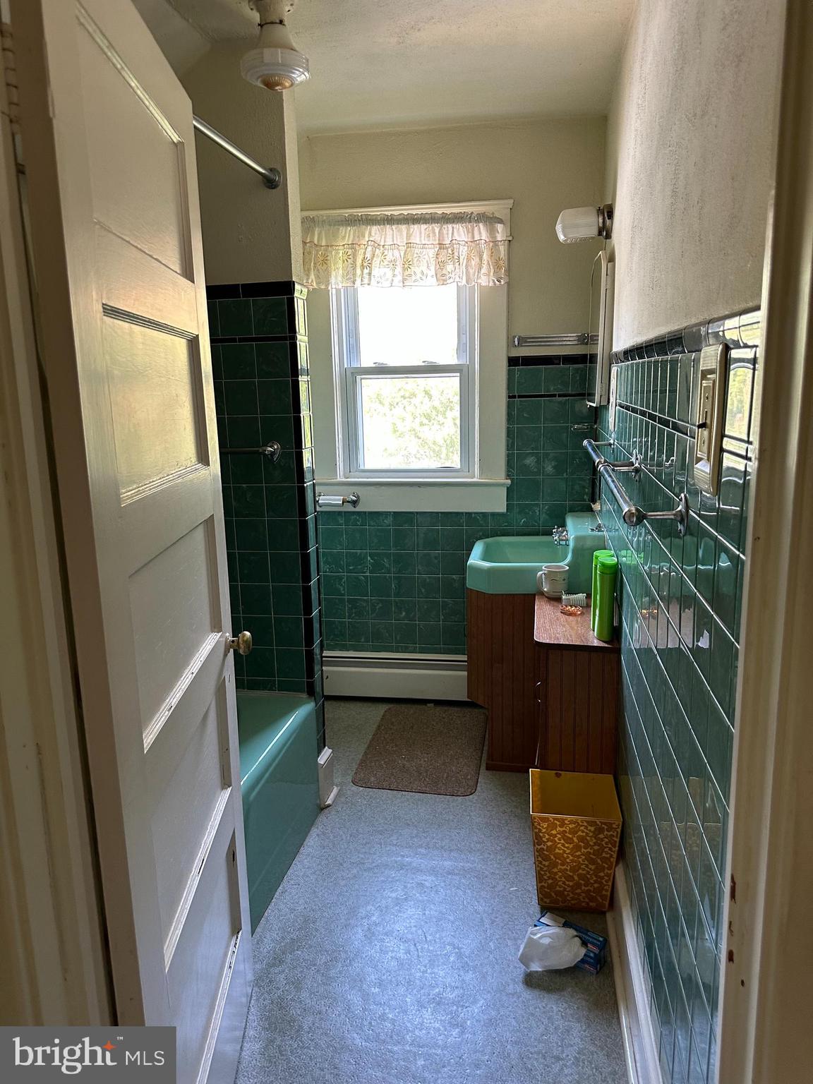 885 Truslow Road Fredericksburg, VA 22406 - Photo 21 of 26 Full upstairs Bath
