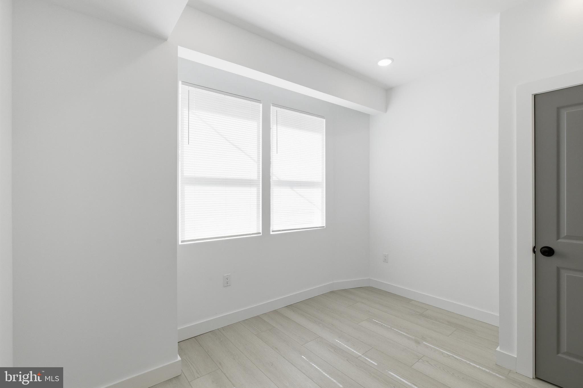 1005 West Orleans Street Philadelphia, PA 19133 - Photo 16 of 25 an empty room with a window