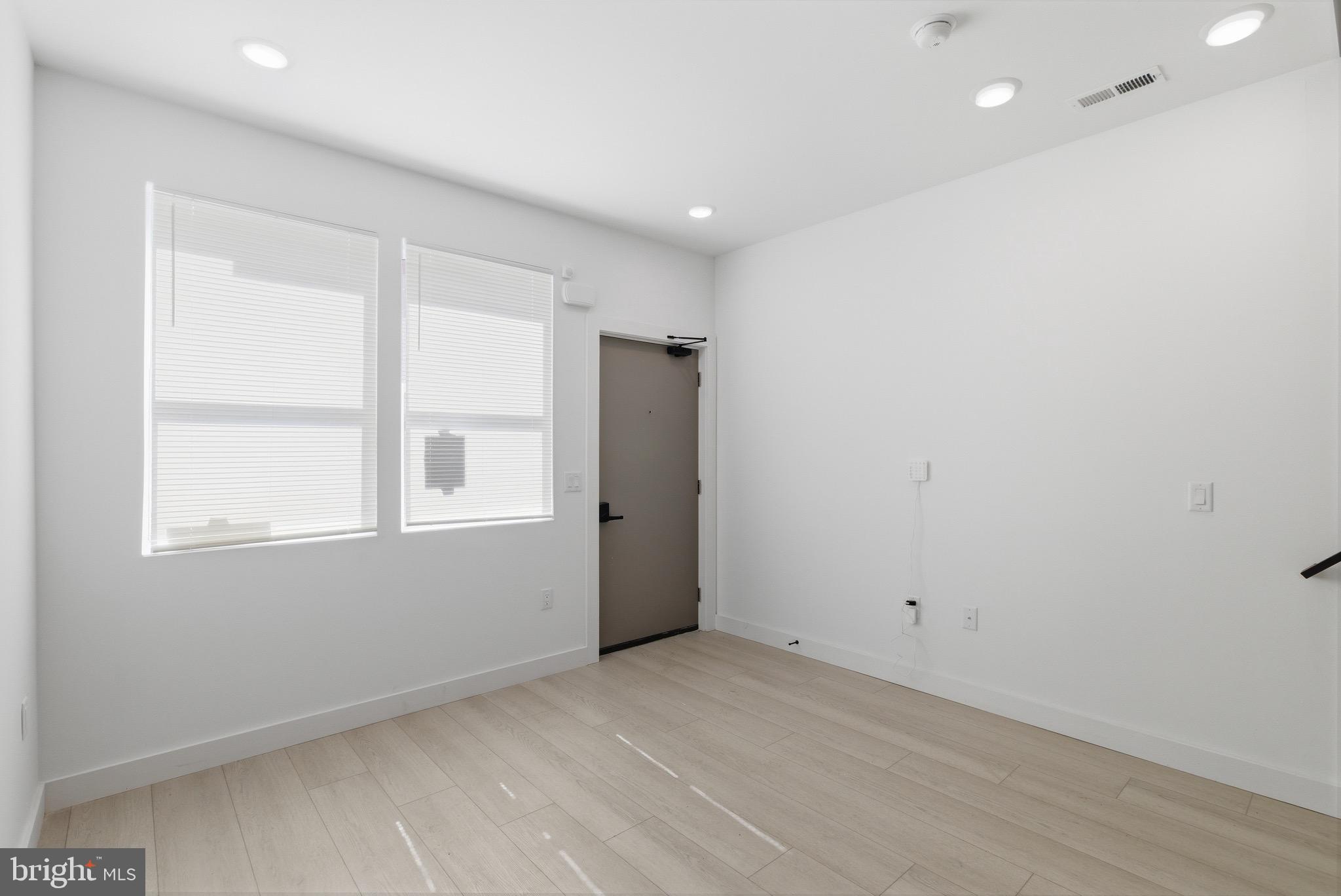 1005 West Orleans Street Philadelphia, PA 19133 - Photo 6 of 25 an empty room with windows and closet