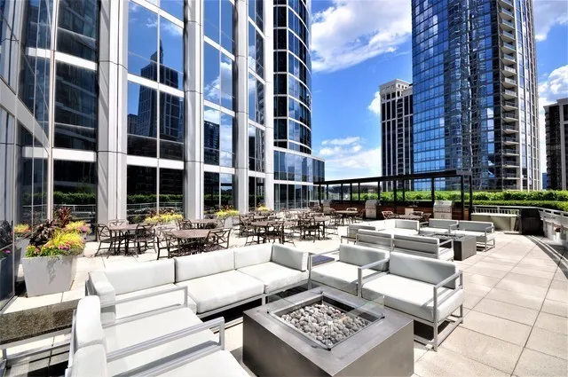 $1,790,000 | 1211 South Prairie Avenue, Unit 6201, Chicago, IL 60605