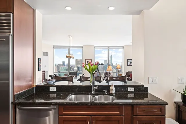 $1,790,000 | 1211 South Prairie Avenue, Unit 6201, Chicago, IL 60605