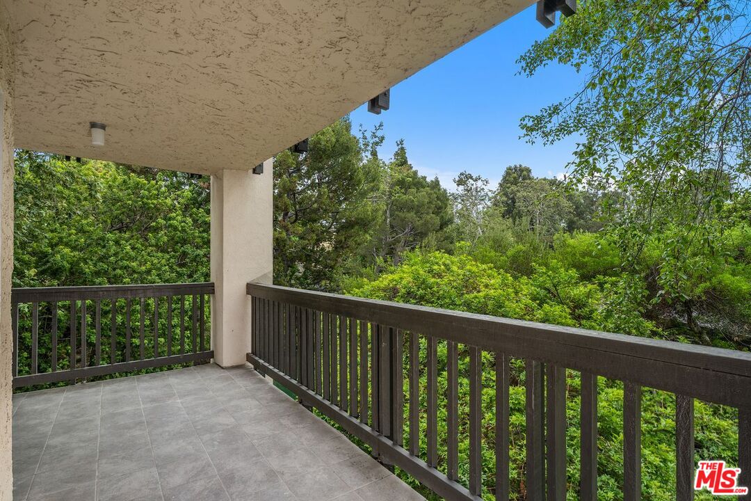 1211 Raintree Circle Culver City, CA 90230 - Photo 25 of 44 a balcony with outdoor space