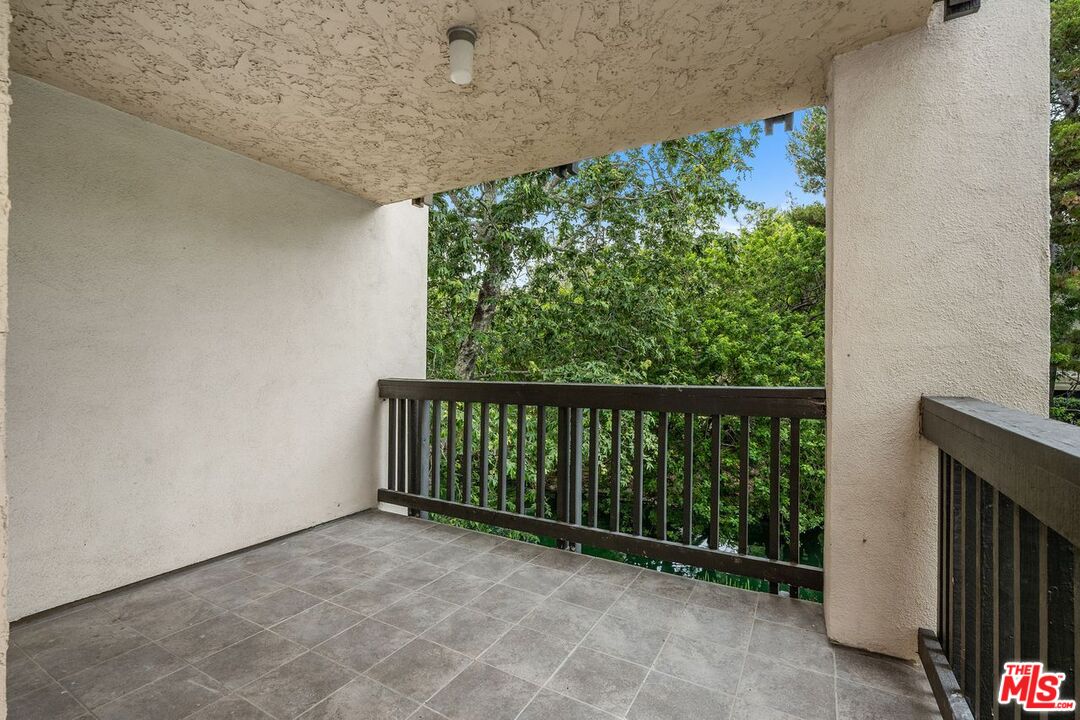 1211 Raintree Circle Culver City, CA 90230 - Photo 26 of 44 a view of a balcony