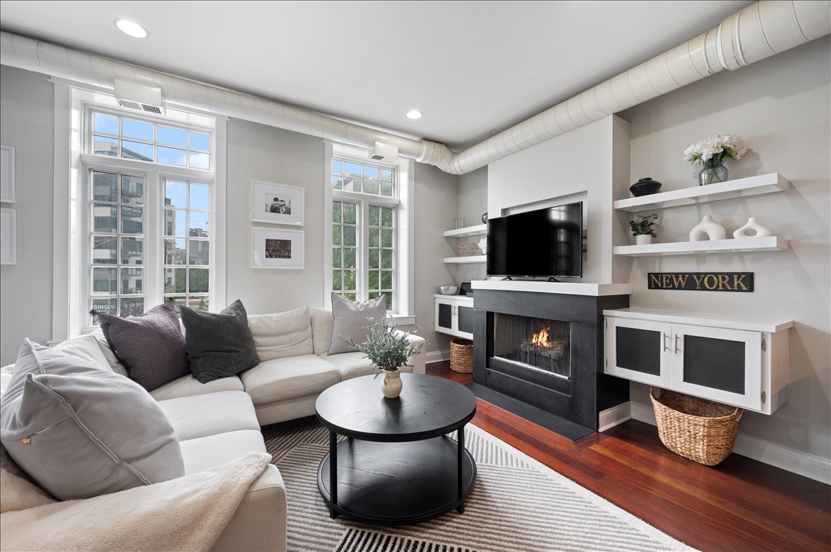 636 North Racine Avenue, Unit 3S Chicago, IL 60642 - Photo 4 of 25