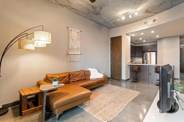 $1,795 | 1510 Demonbreun Street, Unit 706, Nashville, TN 37203