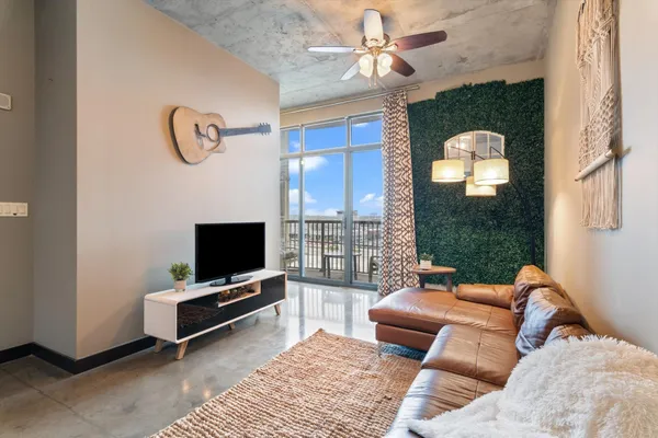 $1,795 | 1510 Demonbreun Street, Unit 706, Nashville, TN 37203