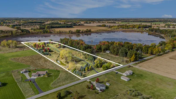 $995,000 | 9975 Young Avenue Northeast, Rockford, MI 49341
