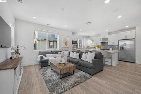 $1,250,000 | 9137 Seawind Way, Newark, CA 94560