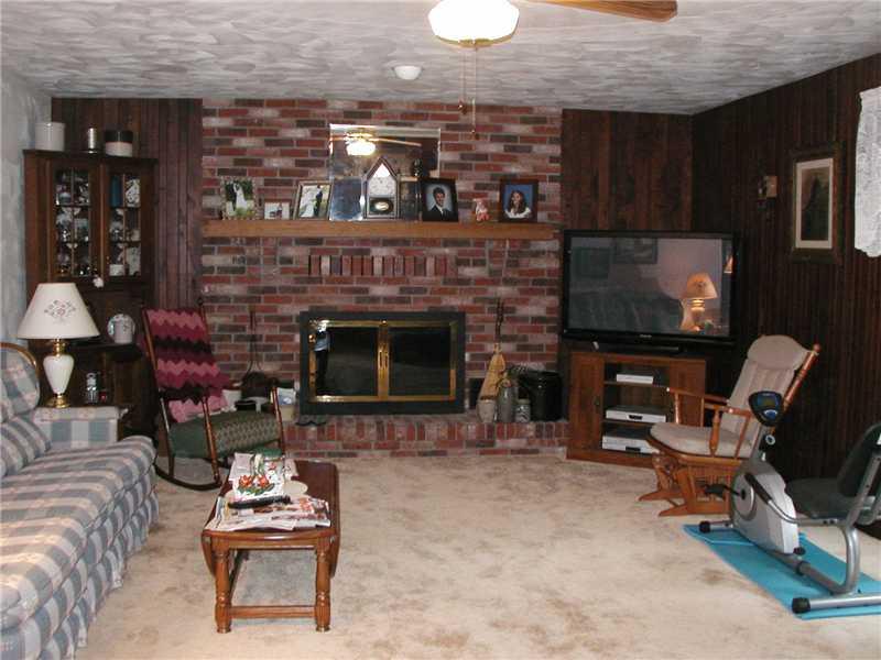 6227 Old Rte 8 Butler, PA 16002 - Photo 8 of 20 Family Room.