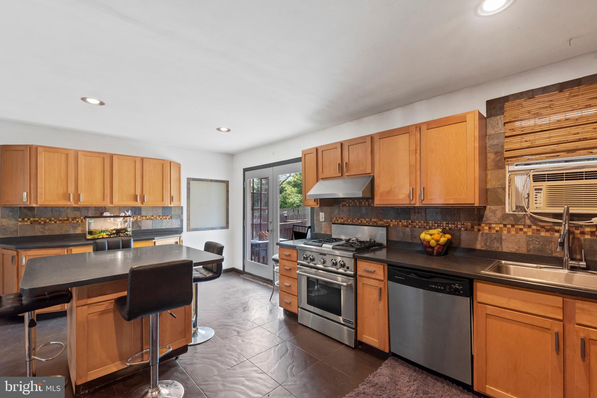716 Charette Road Philadelphia, PA 19115 - Photo 8 of 23 Gallery Image 8