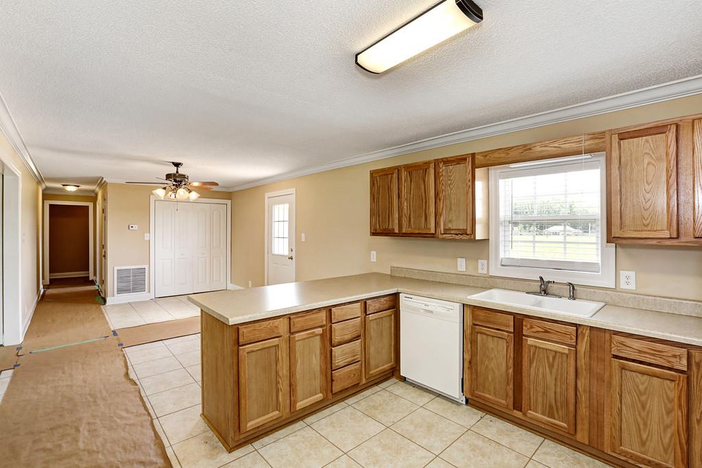 29920 State Line Road Ardmore, AL 35739 - Photo 8 of 25 New Oak Cabinets