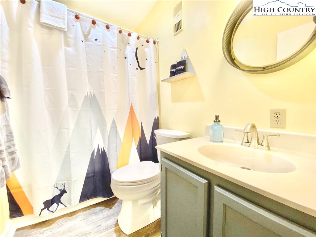301 Pinnacle Inn Road, Unit 1302 Beech Mountain, NC 28604 - Photo 14 of 33 a bathroom with a sink and a mirror