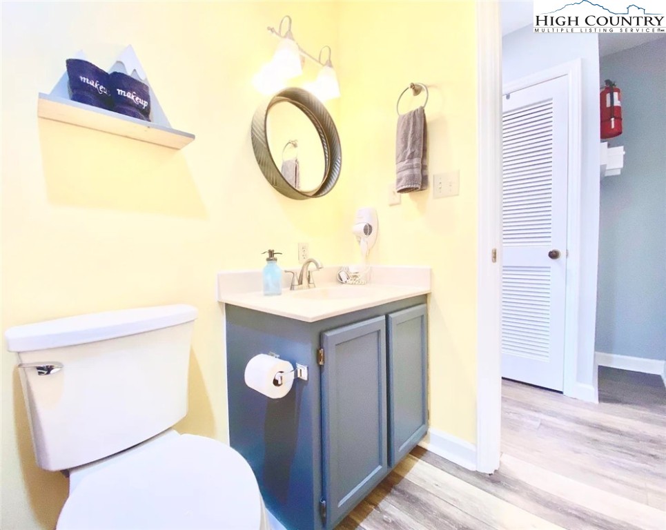 301 Pinnacle Inn Road, Unit 1302 Beech Mountain, NC 28604 - Photo 18 of 33 a bathroom with a toilet sink vanity and mirror