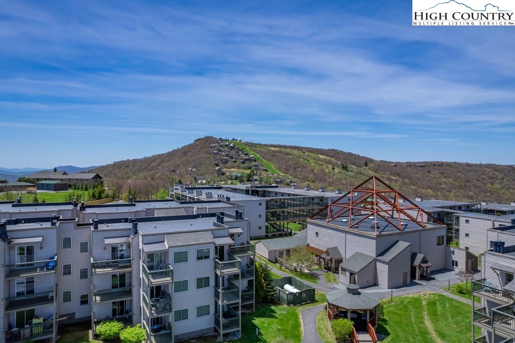 301 Pinnacle Inn Road, Unit 1302 Beech Mountain, NC 28604 - Photo 32 of 33 an aerial view of multiple house