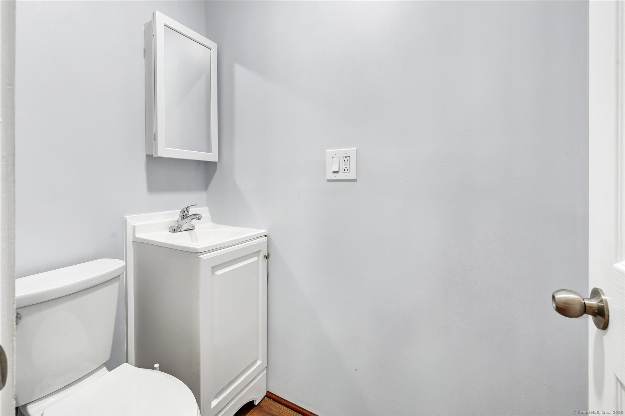 1250 Huntington Road Stratford, CT 06614 - Photo 22 of 39 a bathroom with a toilet sink and mirror