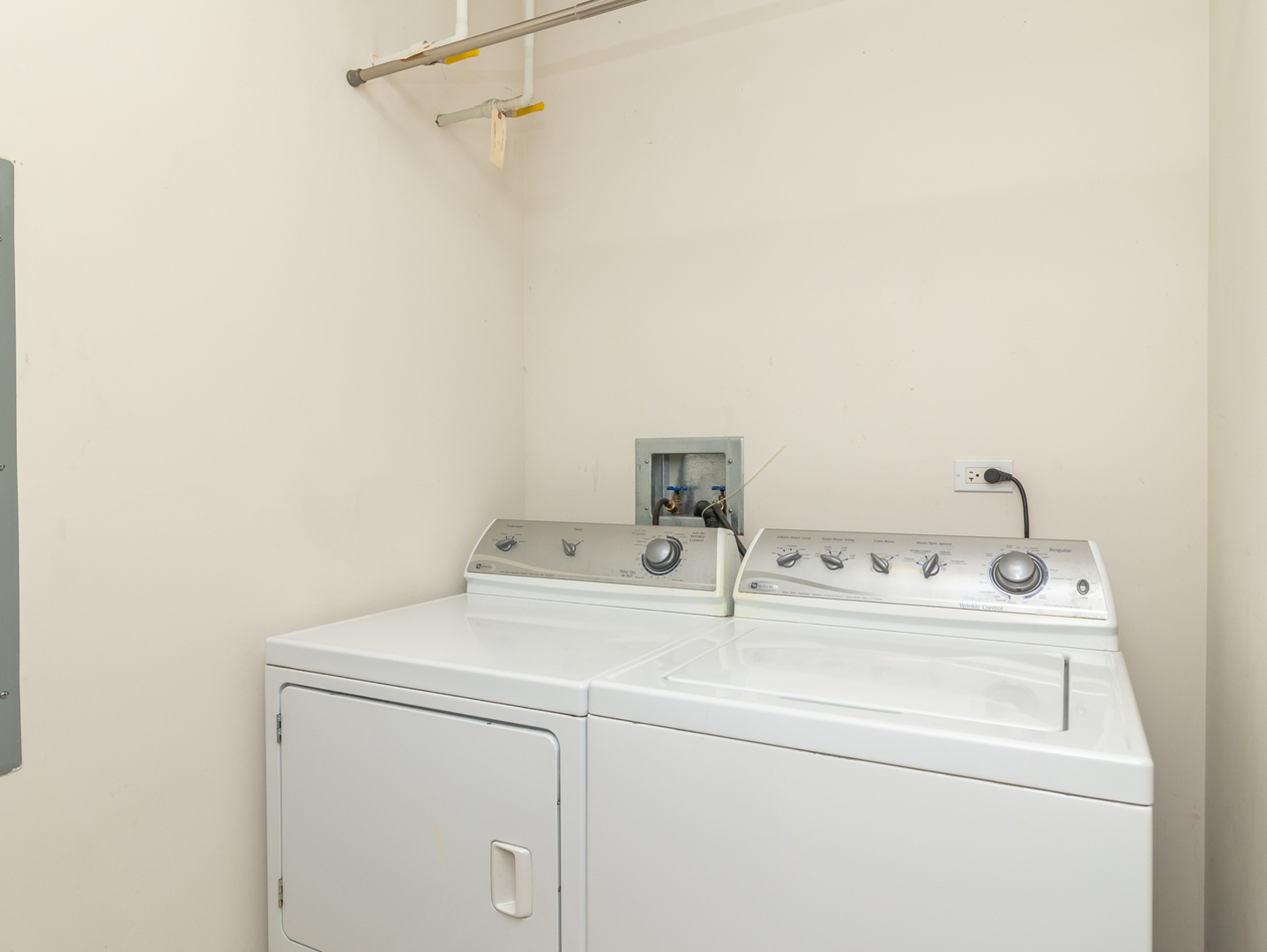 77 North Quentin Road, Unit 402 Palatine, IL 60067 - Photo 11 of 20 a utility room with dryer and washer
