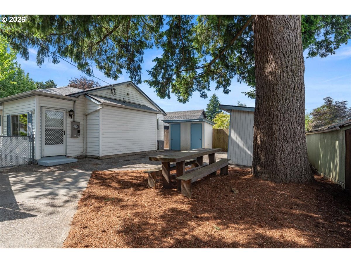 7413 Southeast Pine Street Portland, OR 97215 - Photo 38 of 48