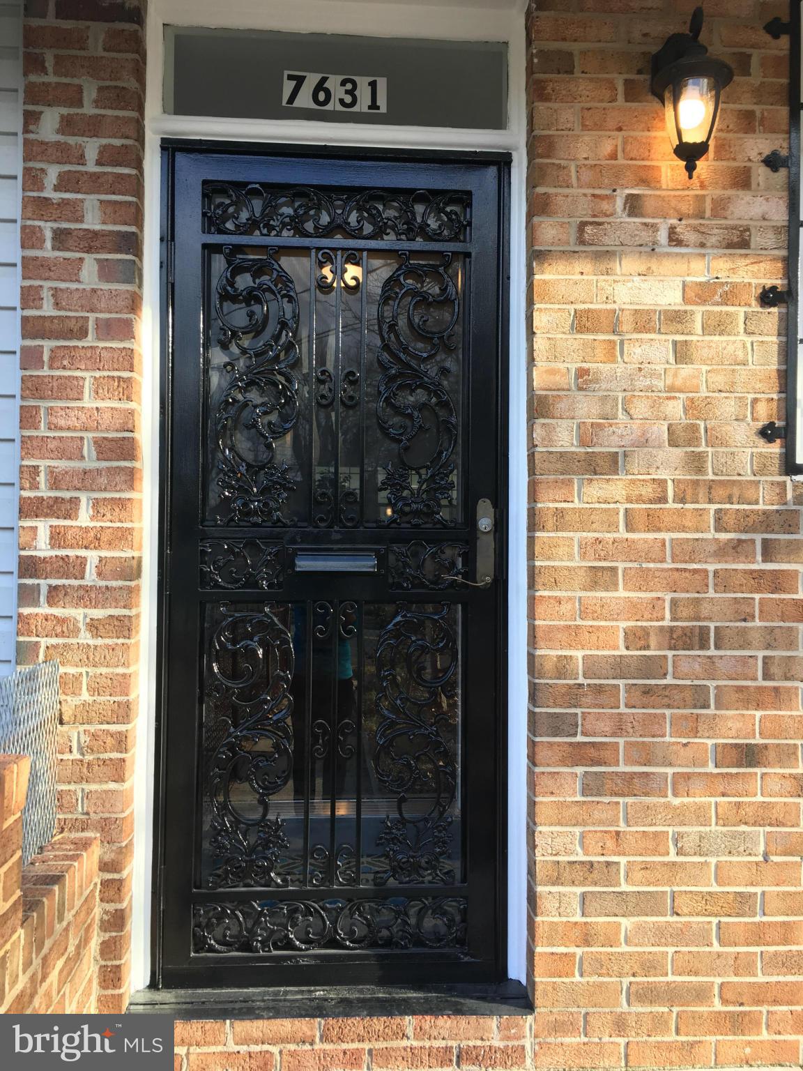 7631 Normandy Road Landover, MD 20785 - Photo 2 of 30 Storm door