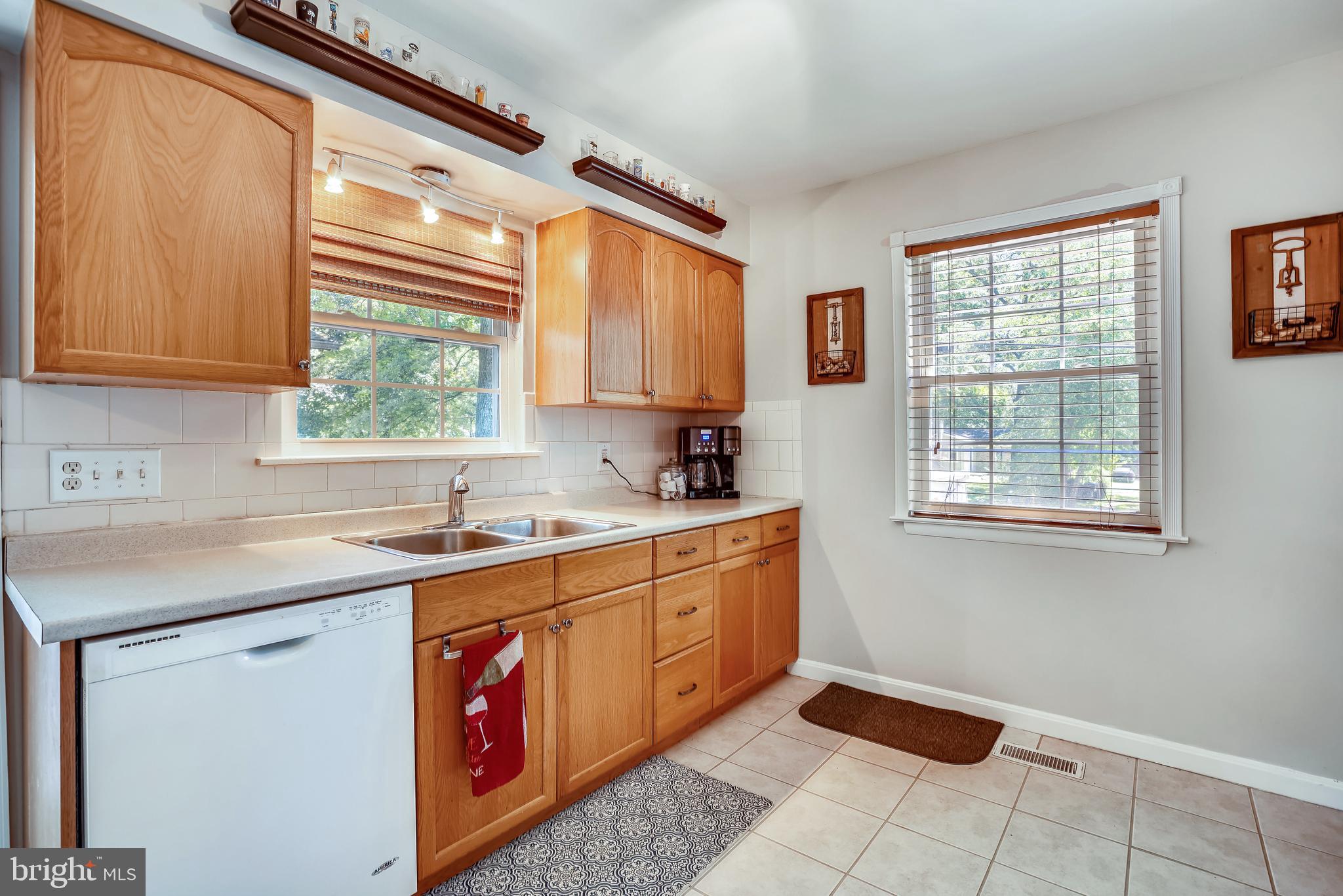 324 Cambridge Road Pasadena, MD 21122 - Photo 9 of 30 Gallery Image 9