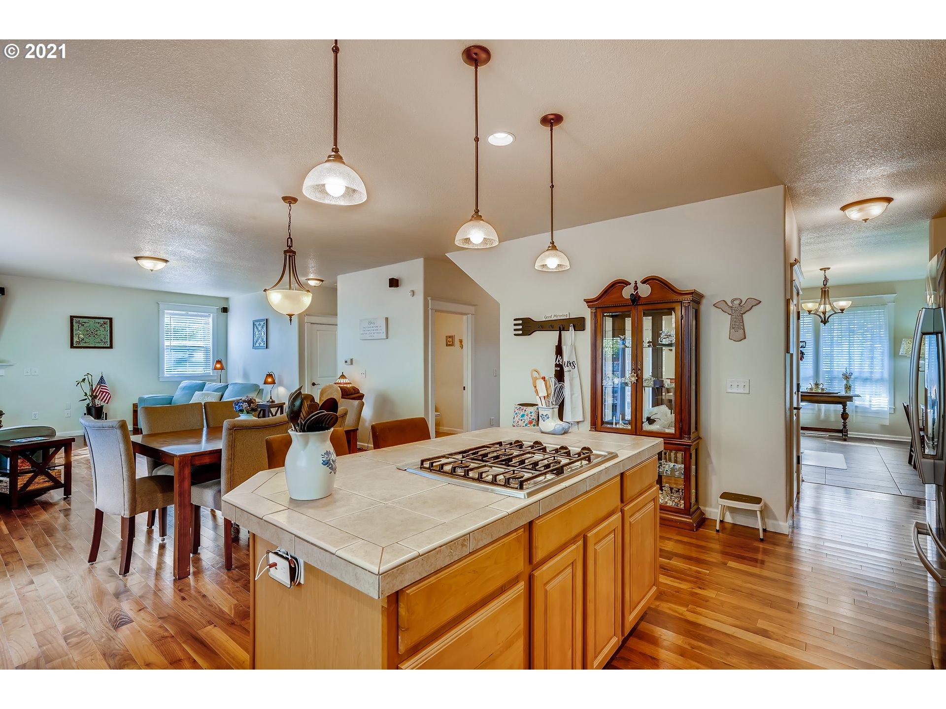 35257 Juniper Drive St. Helens, OR 97051 - Photo 11 of 27 a open kitchen with a table and chairs