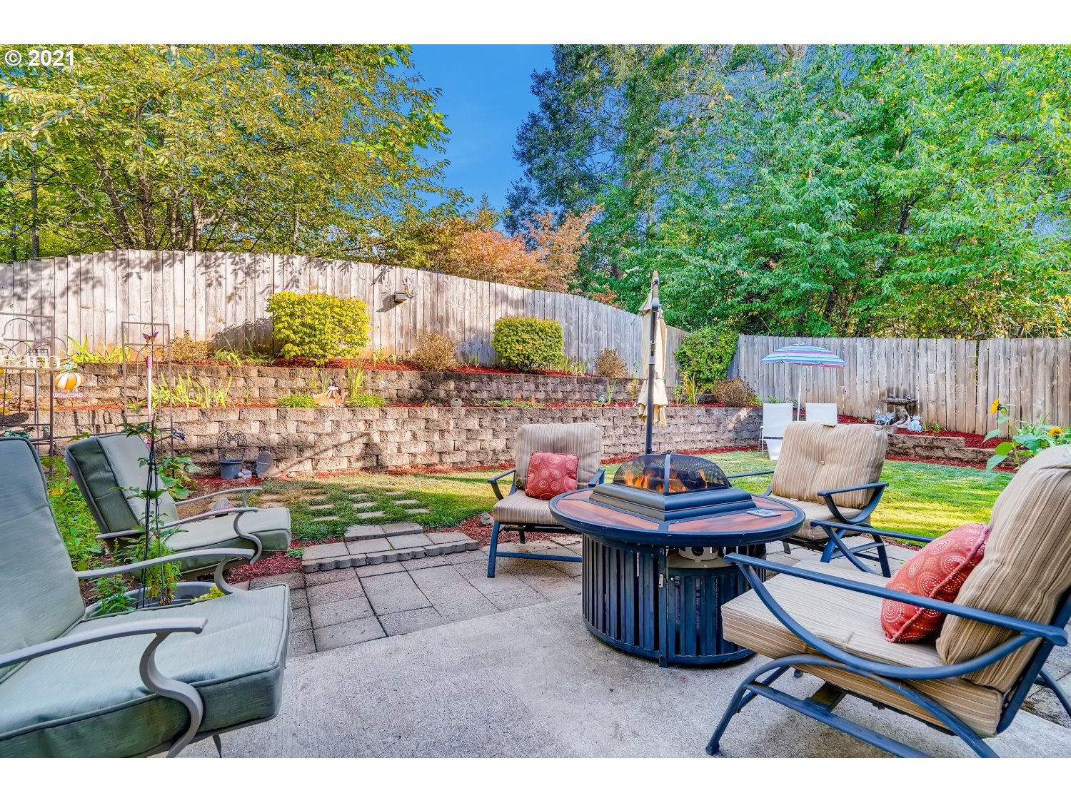 35257 Juniper Drive St. Helens, OR 97051 - Photo 23 of 27 a backyard of a house with lots of green space and fountain