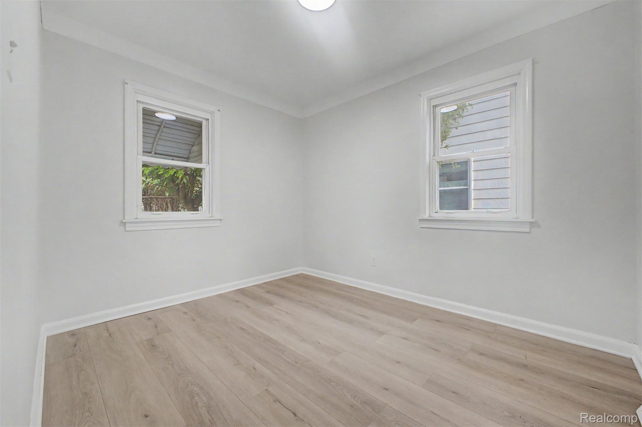 7645 Evergreen Road Detroit, MI 48228 - Photo 15 of 27 15.jpg
