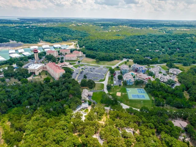 a view of a tennis court