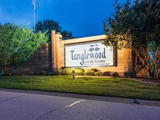 $260,000 | 2164 Tanglewood Boulevard, Unit C115, Pottsboro, TX 75076