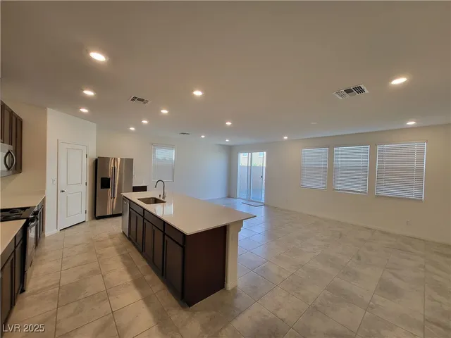 $2,350 | 8162 Seminario Avenue, Las Vegas, NV 89113