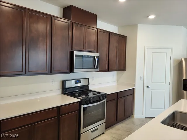 $2,350 | 8162 Seminario Avenue, Las Vegas, NV 89113