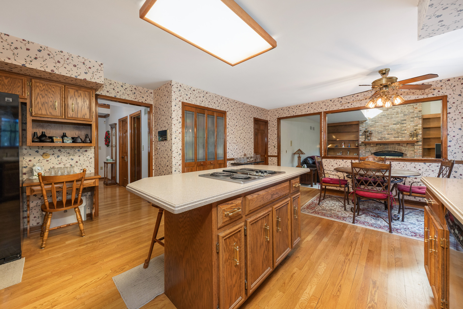 904 West Bailey Road Naperville, IL 60565 - Photo 7 of 28