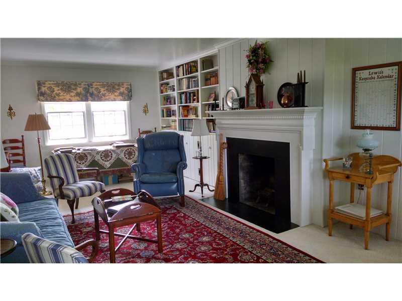 2742 Ridge Rd Extension Economy, PA 15005 - Photo 8 of 25 Living Room.