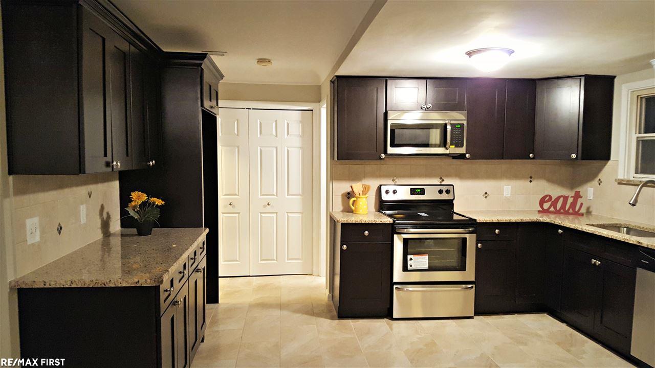 395 Willow Tree Lane Rochester Hills, MI 48306 - Photo 5 of 21